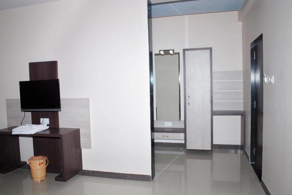 Hotel Sun Plaza Somnāth Extérieur photo